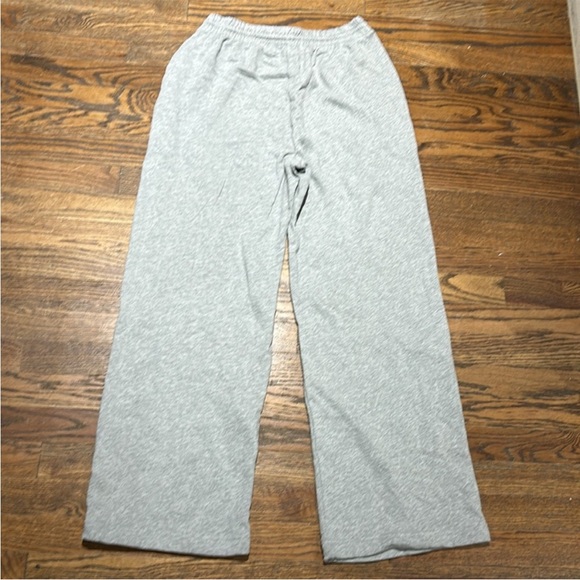 Old Navy Gray Women's Sweatpants - Picture 4 of 4